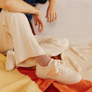 Ethical canvas shoes : ecological and responsible